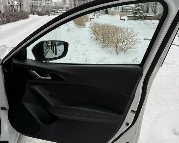 Белый Мазда 3, объемом двигателя 1.5 л и пробегом 150 тыс. км за 11000 $, фото 30 на Automoto.ua