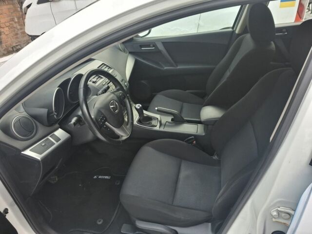 Белый Мазда 3, объемом двигателя 2 л и пробегом 118 тыс. км за 5700 $, фото 6 на Automoto.ua