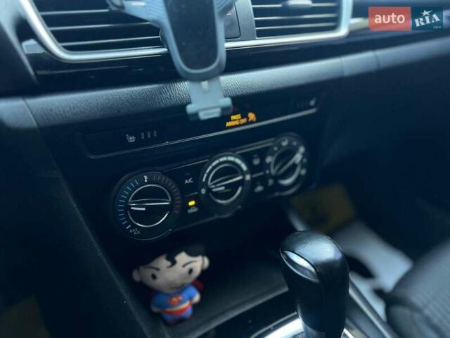 Белый Мазда 3, объемом двигателя 2 л и пробегом 178 тыс. км за 9300 $, фото 18 на Automoto.ua