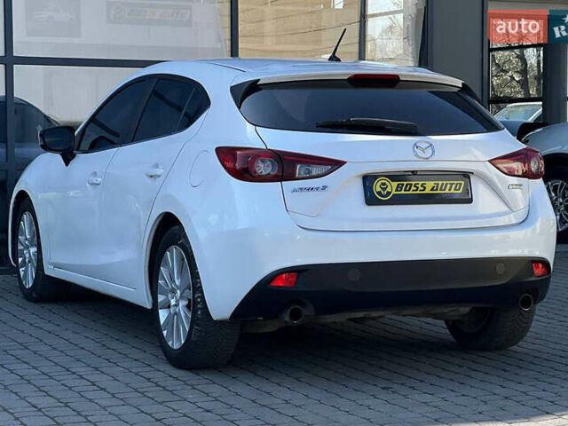 Белый Мазда 3, объемом двигателя 2 л и пробегом 178 тыс. км за 9300 $, фото 3 на Automoto.ua