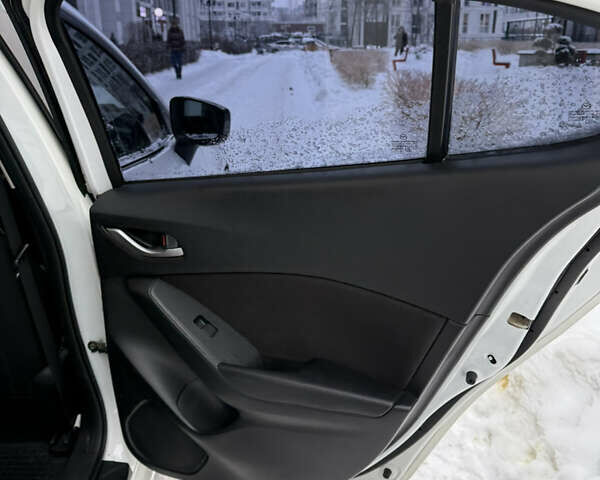 Белый Мазда 3, объемом двигателя 1.5 л и пробегом 150 тыс. км за 11000 $, фото 39 на Automoto.ua