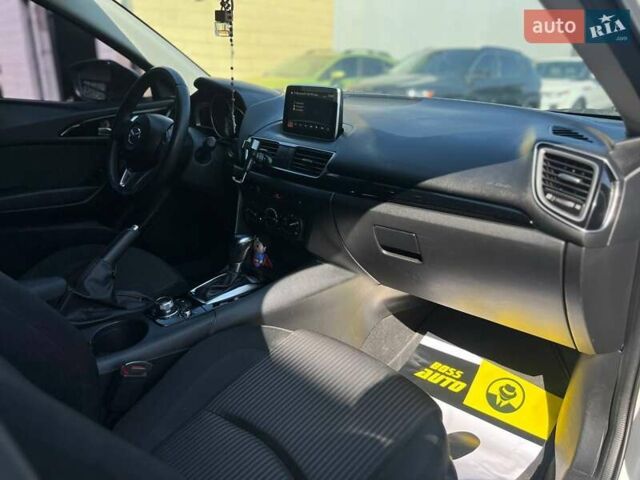 Белый Мазда 3, объемом двигателя 2 л и пробегом 178 тыс. км за 9300 $, фото 19 на Automoto.ua