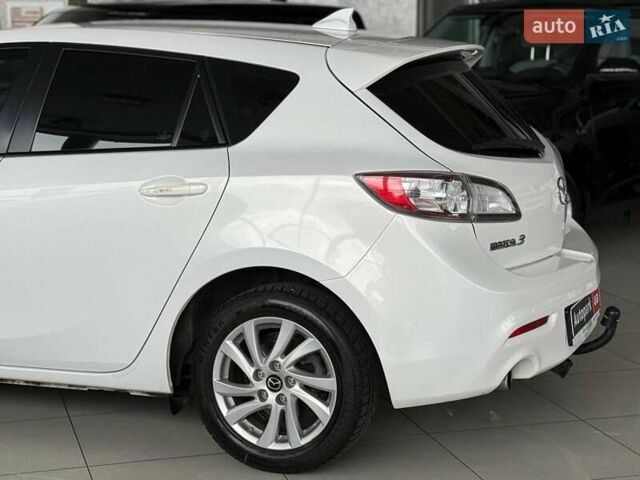 Белый Мазда 3, объемом двигателя 2 л и пробегом 85 тыс. км за 10490 $, фото 8 на Automoto.ua