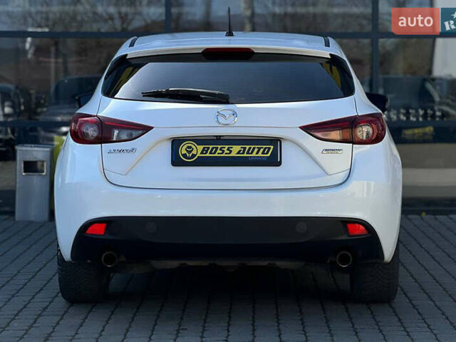 Белый Мазда 3, объемом двигателя 2 л и пробегом 178 тыс. км за 9300 $, фото 4 на Automoto.ua