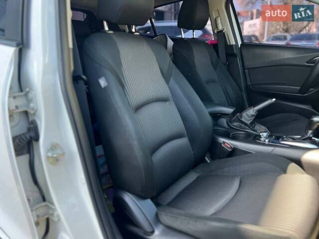 Белый Мазда 3, объемом двигателя 2 л и пробегом 178 тыс. км за 9300 $, фото 21 на Automoto.ua