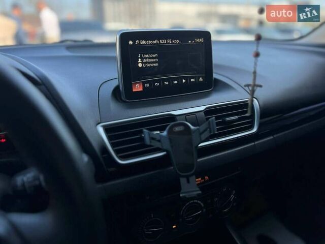 Белый Мазда 3, объемом двигателя 2 л и пробегом 178 тыс. км за 9300 $, фото 15 на Automoto.ua