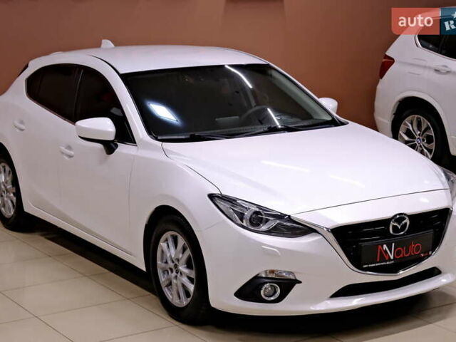 Білий Мазда 3, об'ємом двигуна 1.5 л та пробігом 93 тис. км за 13500 $, фото 3 на Automoto.ua
