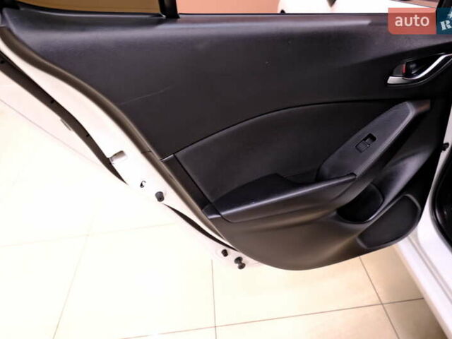 Білий Мазда 3, об'ємом двигуна 1.5 л та пробігом 93 тис. км за 13500 $, фото 30 на Automoto.ua