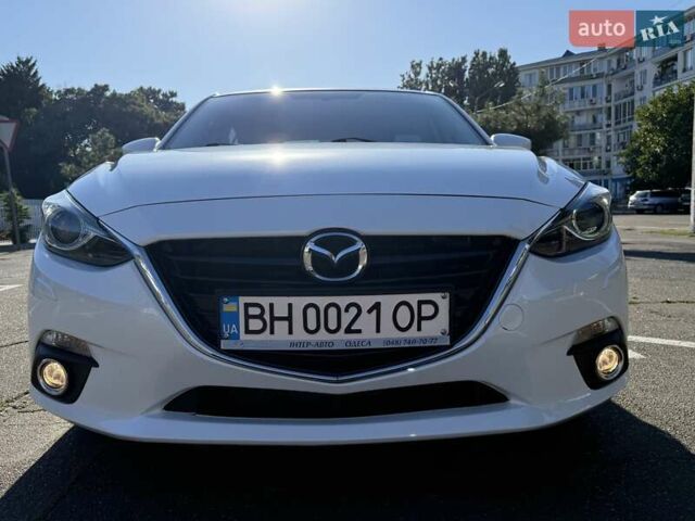 Белый Мазда 3, объемом двигателя 1.5 л и пробегом 93 тыс. км за 12999 $, фото 1 на Automoto.ua