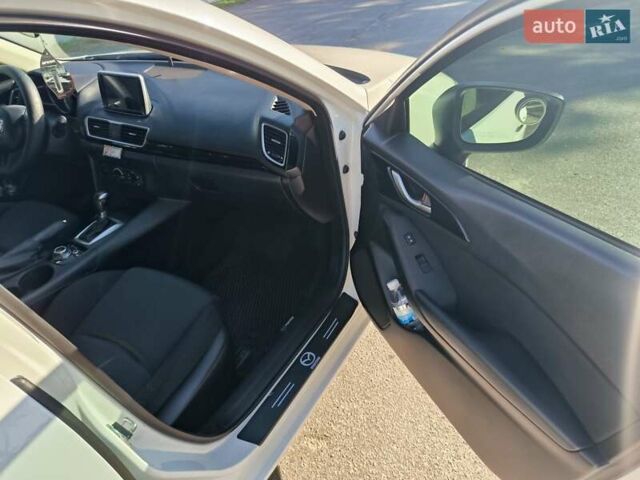 Білий Мазда 3, об'ємом двигуна 2 л та пробігом 141 тис. км за 9600 $, фото 6 на Automoto.ua