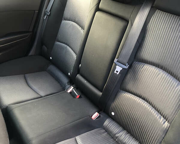 Білий Мазда 3, об'ємом двигуна 1.5 л та пробігом 148 тис. км за 12500 $, фото 8 на Automoto.ua