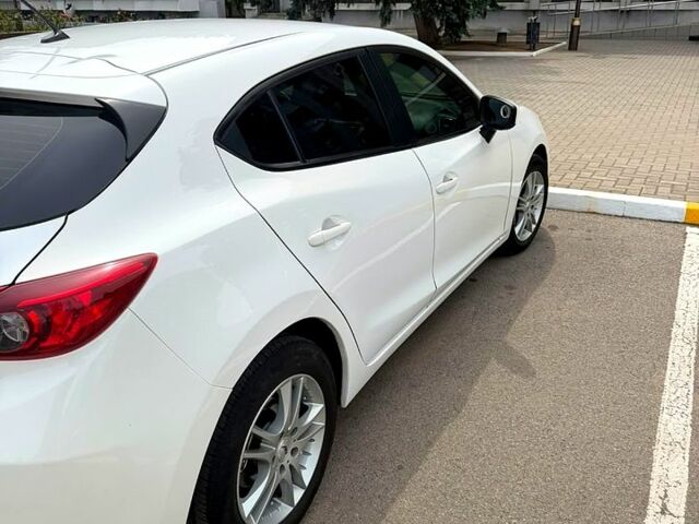 Білий Мазда 3, об'ємом двигуна 2 л та пробігом 150 тис. км за 9700 $, фото 2 на Automoto.ua
