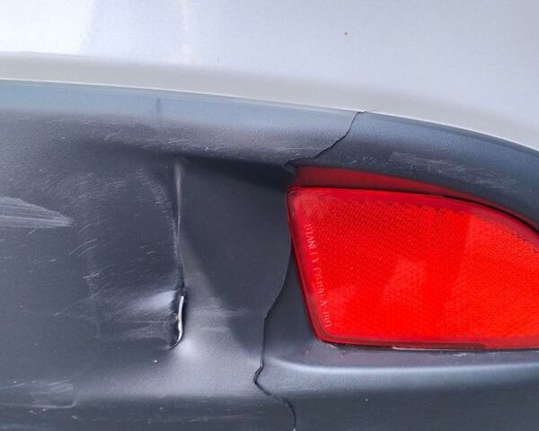 Белый Мазда 3, объемом двигателя 2.19 л и пробегом 256 тыс. км за 10850 $, фото 14 на Automoto.ua