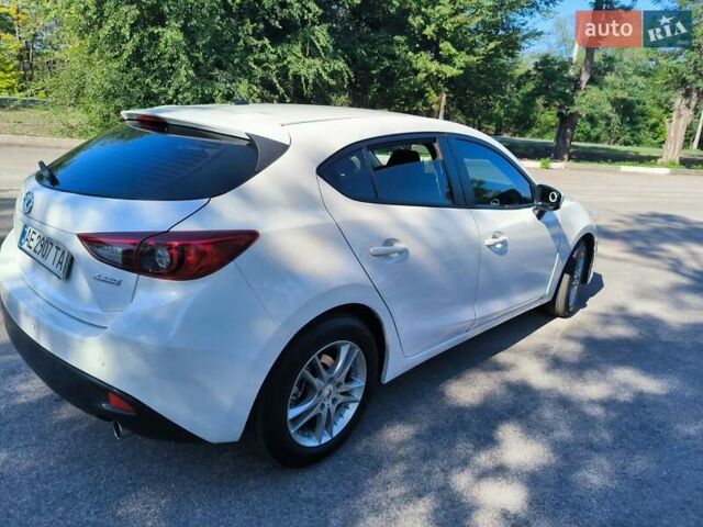 Білий Мазда 3, об'ємом двигуна 2 л та пробігом 141 тис. км за 9600 $, фото 3 на Automoto.ua
