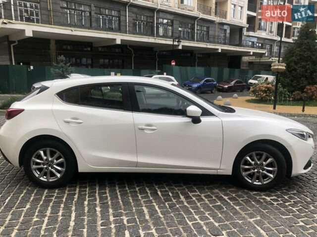 Білий Мазда 3, об'ємом двигуна 1.5 л та пробігом 148 тис. км за 12500 $, фото 2 на Automoto.ua
