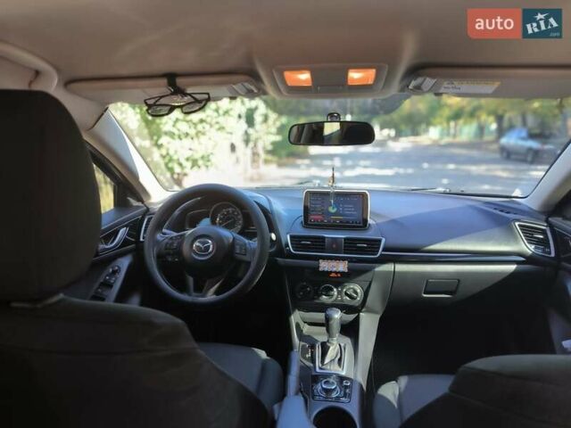 Белый Мазда 3, объемом двигателя 2 л и пробегом 141 тыс. км за 9600 $, фото 7 на Automoto.ua