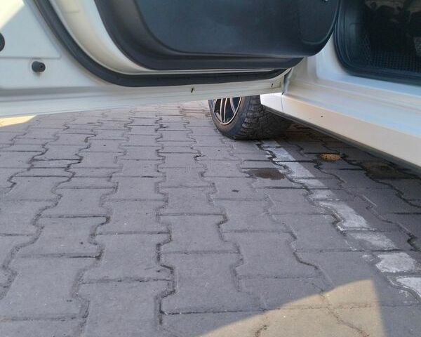 Белый Мазда 3, объемом двигателя 2.19 л и пробегом 256 тыс. км за 10850 $, фото 18 на Automoto.ua