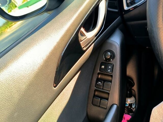 Белый Мазда 3, объемом двигателя 2 л и пробегом 141 тыс. км за 9600 $, фото 6 на Automoto.ua