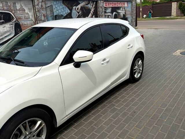 Білий Мазда 3, об'ємом двигуна 2 л та пробігом 150 тис. км за 9700 $, фото 7 на Automoto.ua