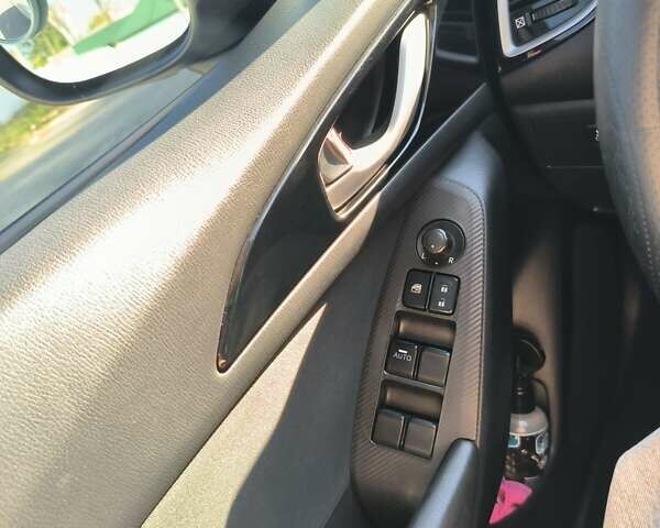 Білий Мазда 3, об'ємом двигуна 2 л та пробігом 141 тис. км за 9600 $, фото 10 на Automoto.ua