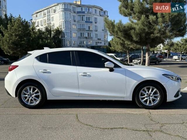 Белый Мазда 3, объемом двигателя 1.5 л и пробегом 93 тыс. км за 12999 $, фото 6 на Automoto.ua