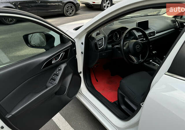 Білий Мазда 3, об'ємом двигуна 1.5 л та пробігом 193 тис. км за 12000 $, фото 8 на Automoto.ua