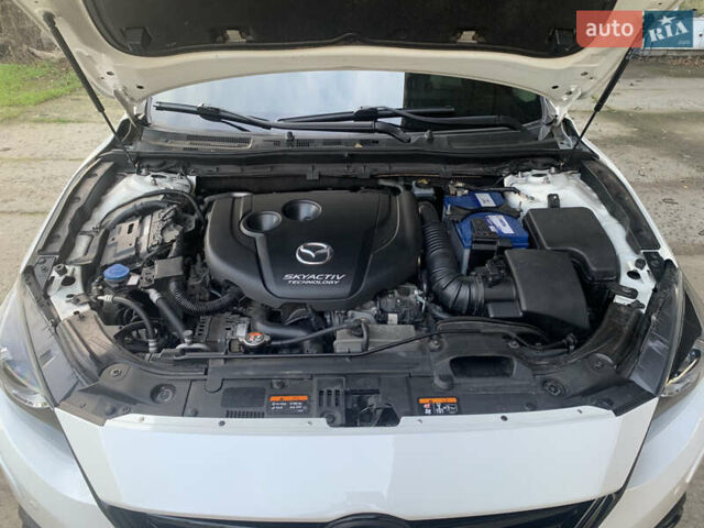 Белый Мазда 3, объемом двигателя 2.19 л и пробегом 225 тыс. км за 14000 $, фото 13 на Automoto.ua