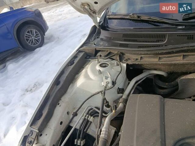 Белый Мазда 3, объемом двигателя 2 л и пробегом 147 тыс. км за 10900 $, фото 9 на Automoto.ua