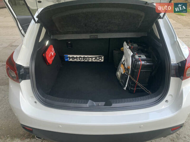 Белый Мазда 3, объемом двигателя 2.19 л и пробегом 225 тыс. км за 14000 $, фото 12 на Automoto.ua