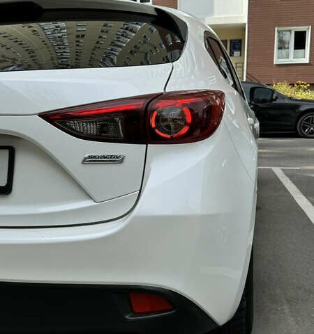 Білий Мазда 3, об'ємом двигуна 1.5 л та пробігом 193 тис. км за 12000 $, фото 11 на Automoto.ua