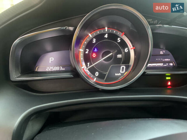 Белый Мазда 3, объемом двигателя 2.19 л и пробегом 225 тыс. км за 14000 $, фото 9 на Automoto.ua