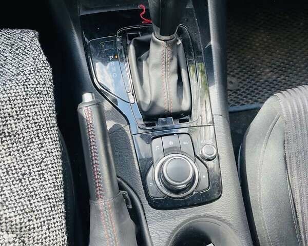 Белый Мазда 3, объемом двигателя 2 л и пробегом 99 тыс. км за 12000 $, фото 7 на Automoto.ua