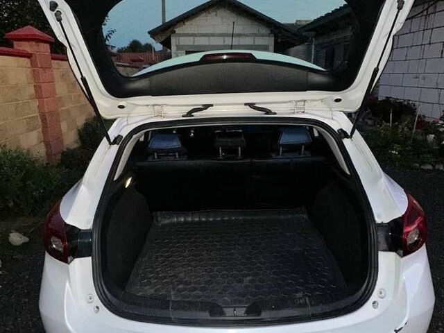 Белый Мазда 3, объемом двигателя 2 л и пробегом 85 тыс. км за 7800 $, фото 21 на Automoto.ua
