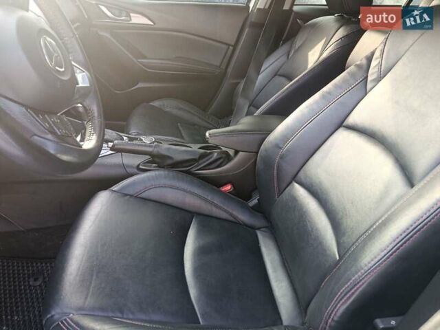 Белый Мазда 3, объемом двигателя 2 л и пробегом 147 тыс. км за 10900 $, фото 5 на Automoto.ua