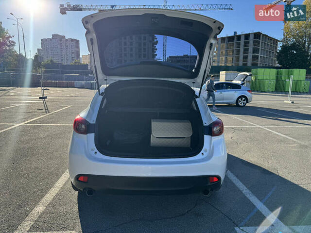 Белый Мазда 3, объемом двигателя 2.5 л и пробегом 120 тыс. км за 14800 $, фото 7 на Automoto.ua