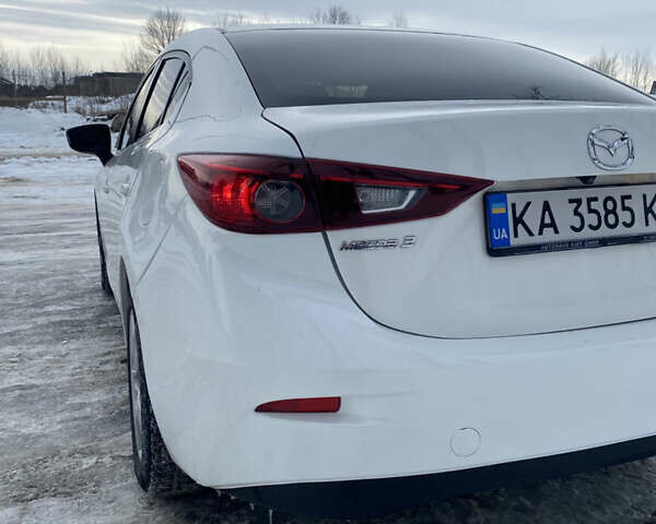Белый Мазда 3, объемом двигателя 2 л и пробегом 180 тыс. км за 9500 $, фото 8 на Automoto.ua