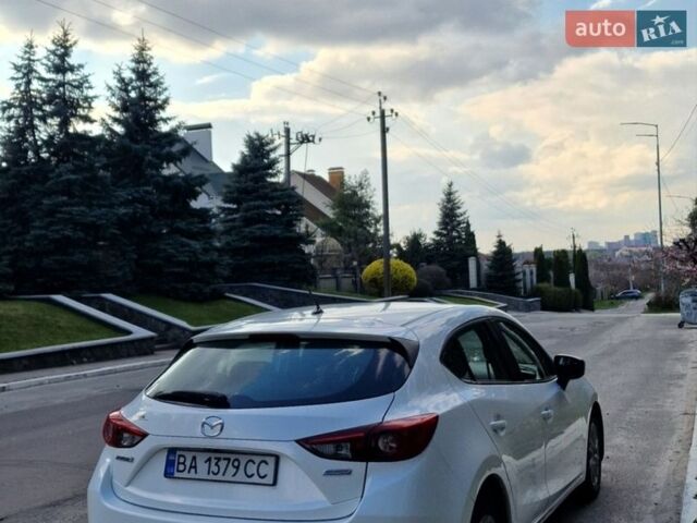 Белый Мазда 3, объемом двигателя 2 л и пробегом 117 тыс. км за 9000 $, фото 9 на Automoto.ua