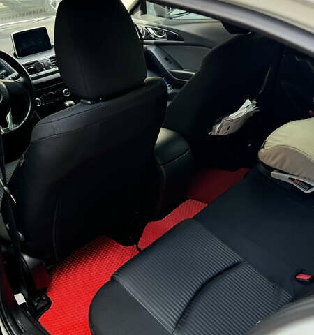 Білий Мазда 3, об'ємом двигуна 1.5 л та пробігом 193 тис. км за 12000 $, фото 9 на Automoto.ua