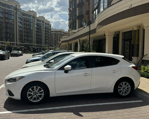 Белый Мазда 3, объемом двигателя 2 л и пробегом 122 тыс. км за 12400 $, фото 2 на Automoto.ua