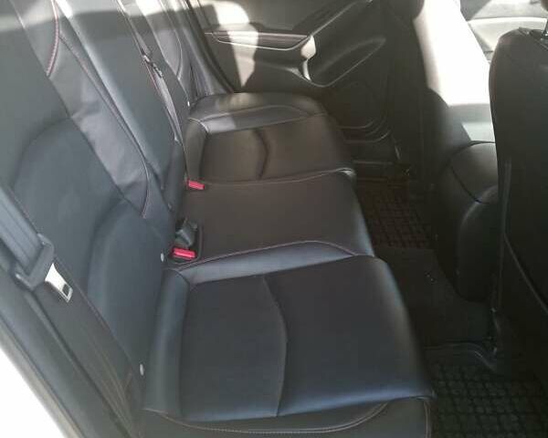 Белый Мазда 3, объемом двигателя 2 л и пробегом 140 тыс. км за 12500 $, фото 5 на Automoto.ua