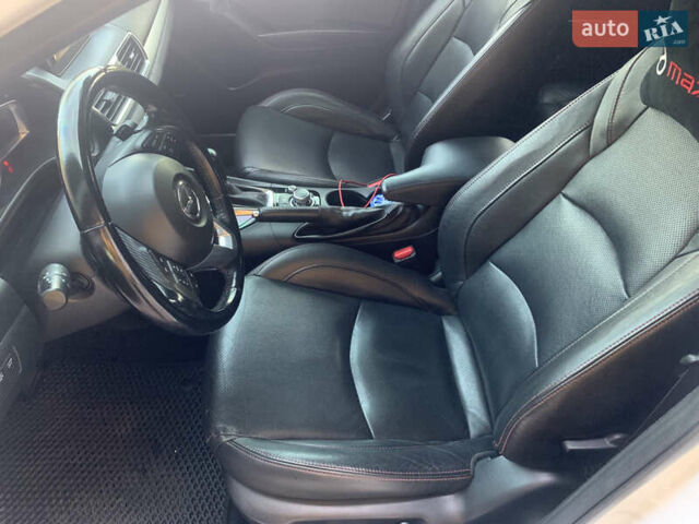 Белый Мазда 3, объемом двигателя 2.19 л и пробегом 225 тыс. км за 14000 $, фото 8 на Automoto.ua