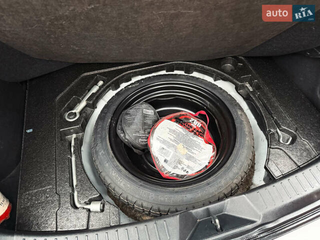 Белый Мазда 3, объемом двигателя 1.5 л и пробегом 120 тыс. км за 15000 $, фото 6 на Automoto.ua