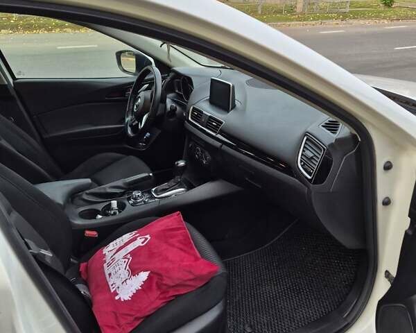 Белый Мазда 3, объемом двигателя 2 л и пробегом 199 тыс. км за 10999 $, фото 5 на Automoto.ua