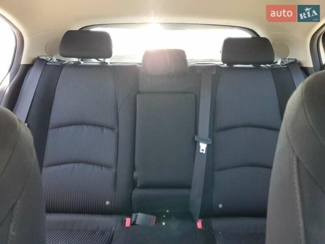 Белый Мазда 3, объемом двигателя 2 л и пробегом 81 тыс. км за 2600 $, фото 9 на Automoto.ua