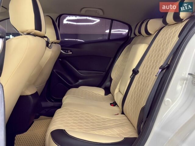 Белый Мазда 3, объемом двигателя 2 л и пробегом 199 тыс. км за 10899 $, фото 9 на Automoto.ua