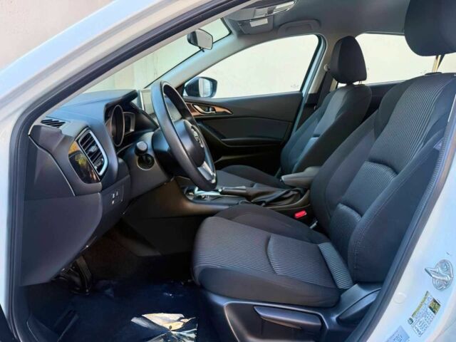 Белый Мазда 3, объемом двигателя 2 л и пробегом 97 тыс. км за 2404 $, фото 5 на Automoto.ua