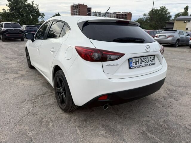 Белый Мазда 3, объемом двигателя 2 л и пробегом 201 тыс. км за 9538 $, фото 3 на Automoto.ua