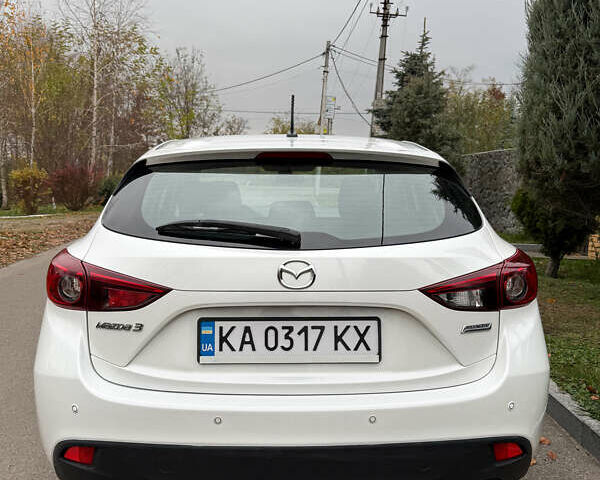Белый Мазда 3, объемом двигателя 1.5 л и пробегом 120 тыс. км за 15000 $, фото 3 на Automoto.ua