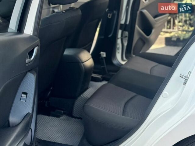 Белый Мазда 3, объемом двигателя 2 л и пробегом 93 тыс. км за 11500 $, фото 8 на Automoto.ua