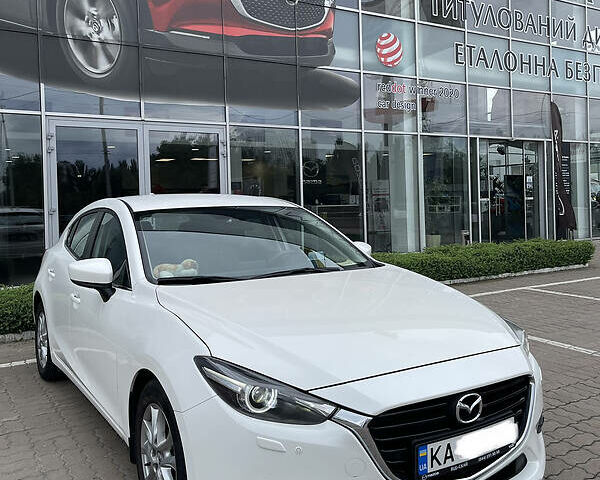 Белый Мазда 3, объемом двигателя 1.5 л и пробегом 45 тыс. км за 12999 $, фото 1 на Automoto.ua